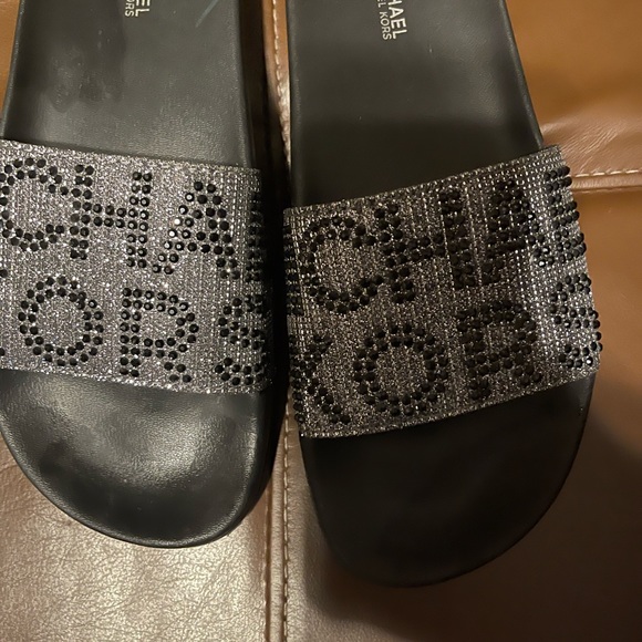 Micheal kors Slides - Picture 5 of 9